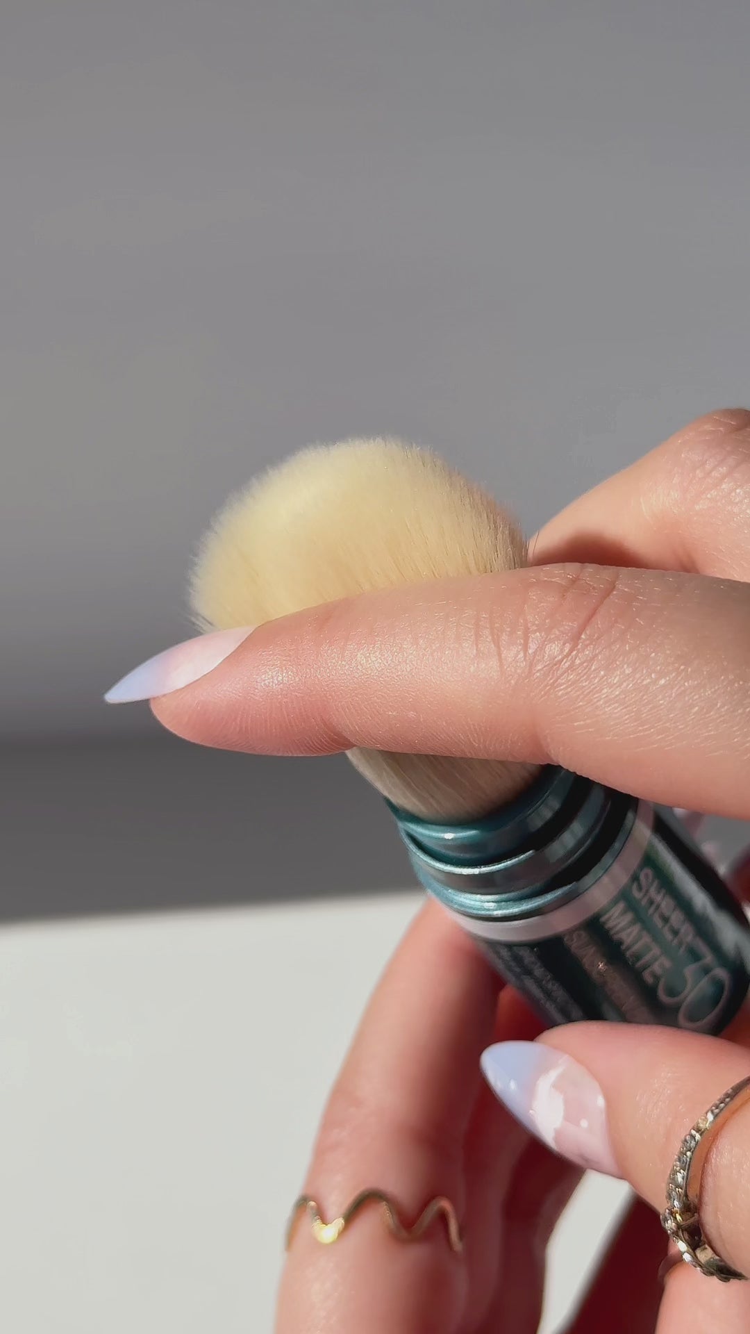 Load video: Sunforgettable® Total Protection® Brush-On Sheer Matte SPF 30 Sunscreen