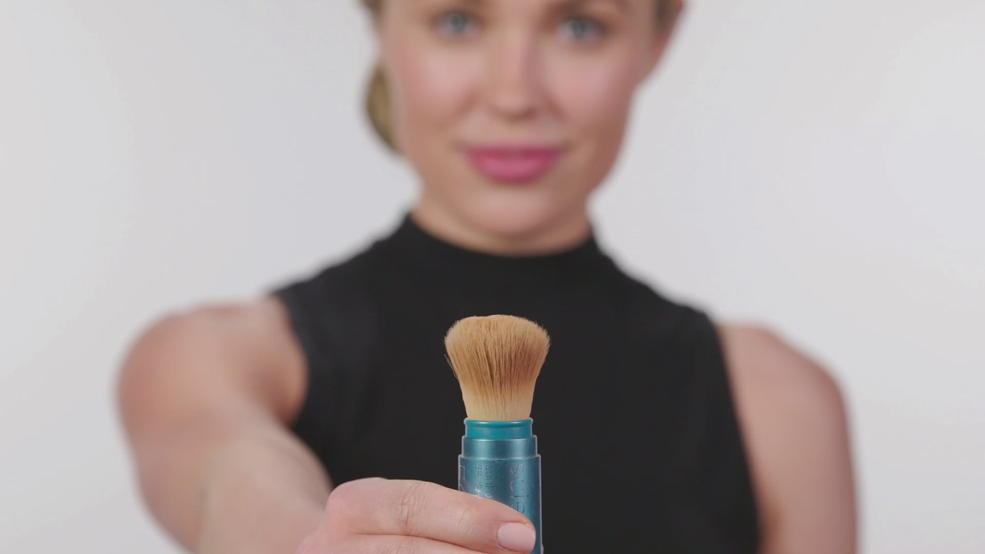 Load video: Sunforgettable® Total Protection® Brush-On Shield Glow SPF 50